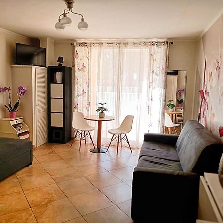 Direct Monaco Studio Devant Piscine Бюсолей Екстериор снимка