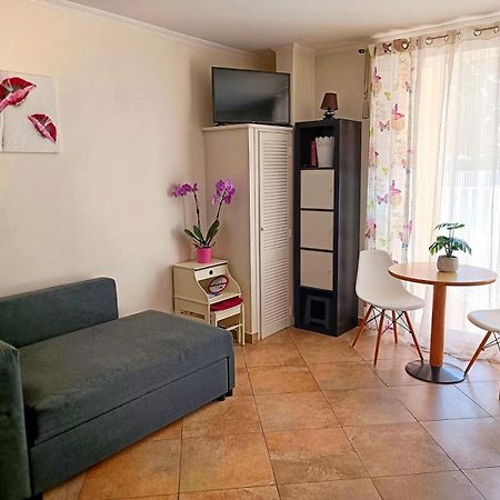 Direct Monaco Studio Devant Piscine Бюсолей Екстериор снимка