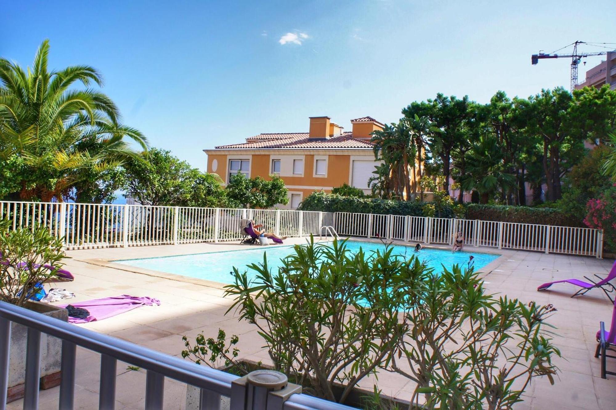 Direct Monaco Studio Devant Piscine Бюсолей Екстериор снимка
