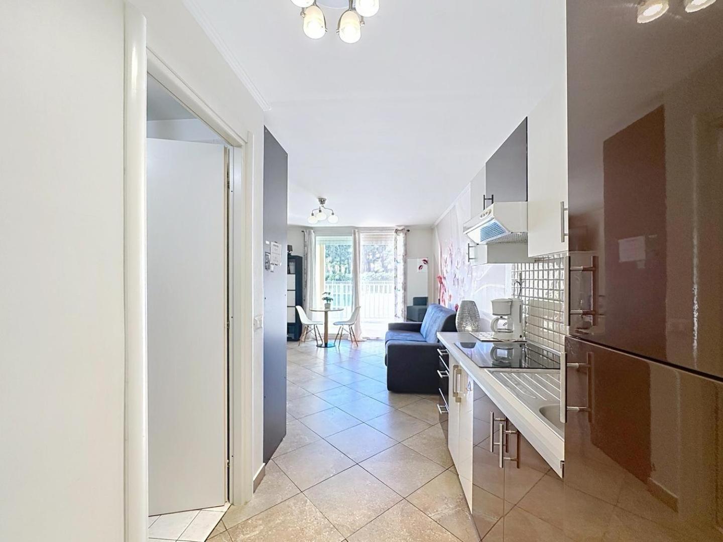 Direct Monaco Studio Devant Piscine Бюсолей Екстериор снимка