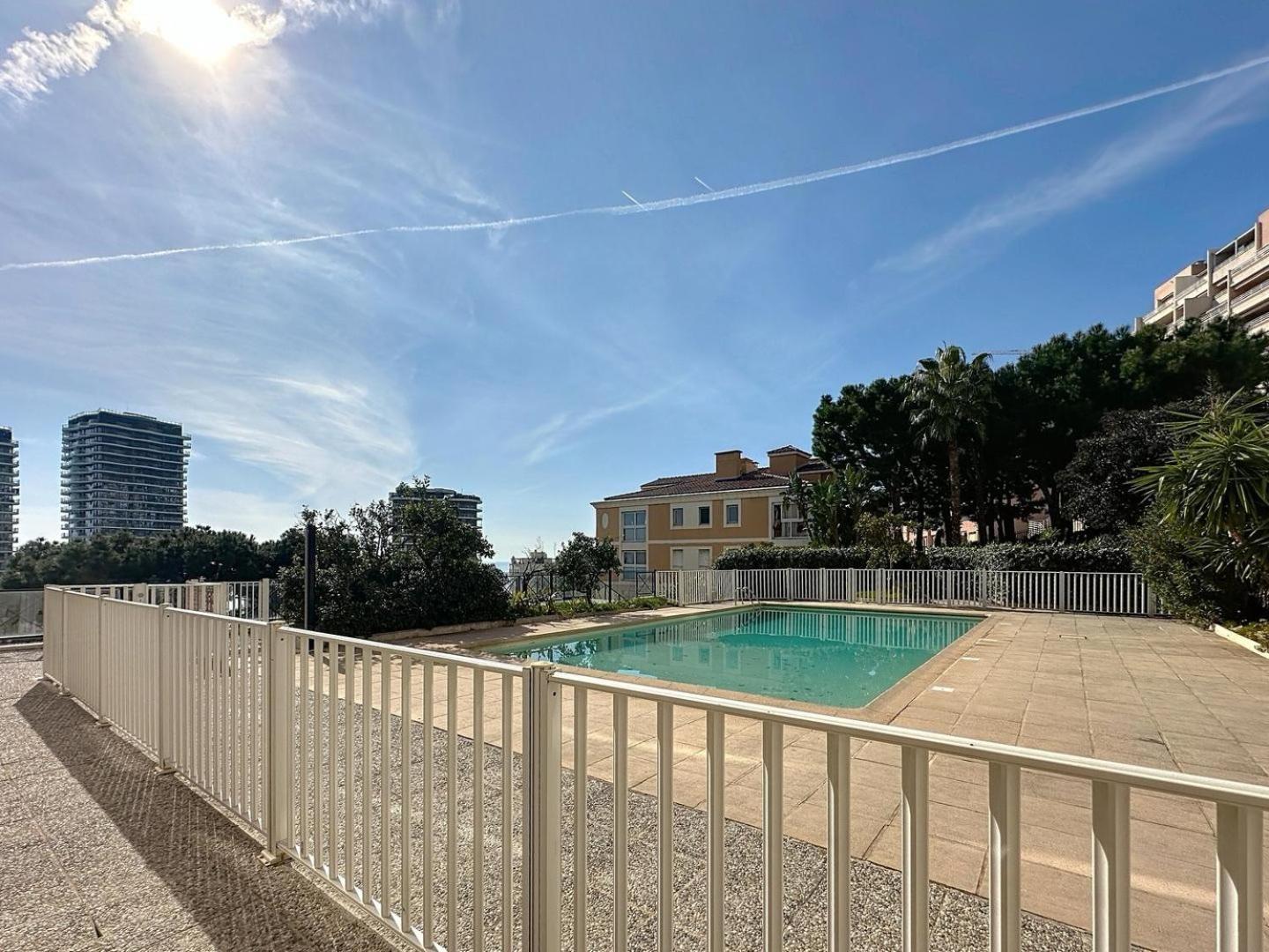 Direct Monaco Studio Devant Piscine Бюсолей Екстериор снимка