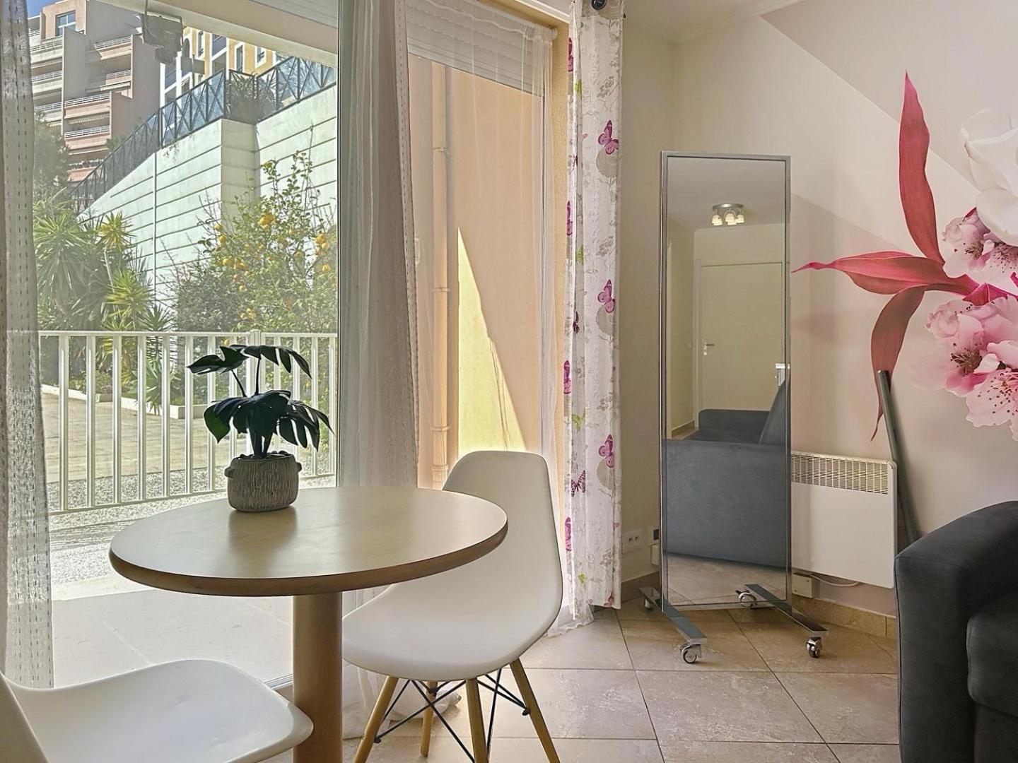 Direct Monaco Studio Devant Piscine Бюсолей Екстериор снимка